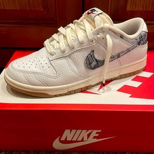 Nike dunk low Size 8